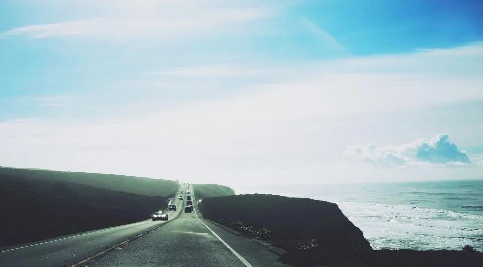 海沿いの道路